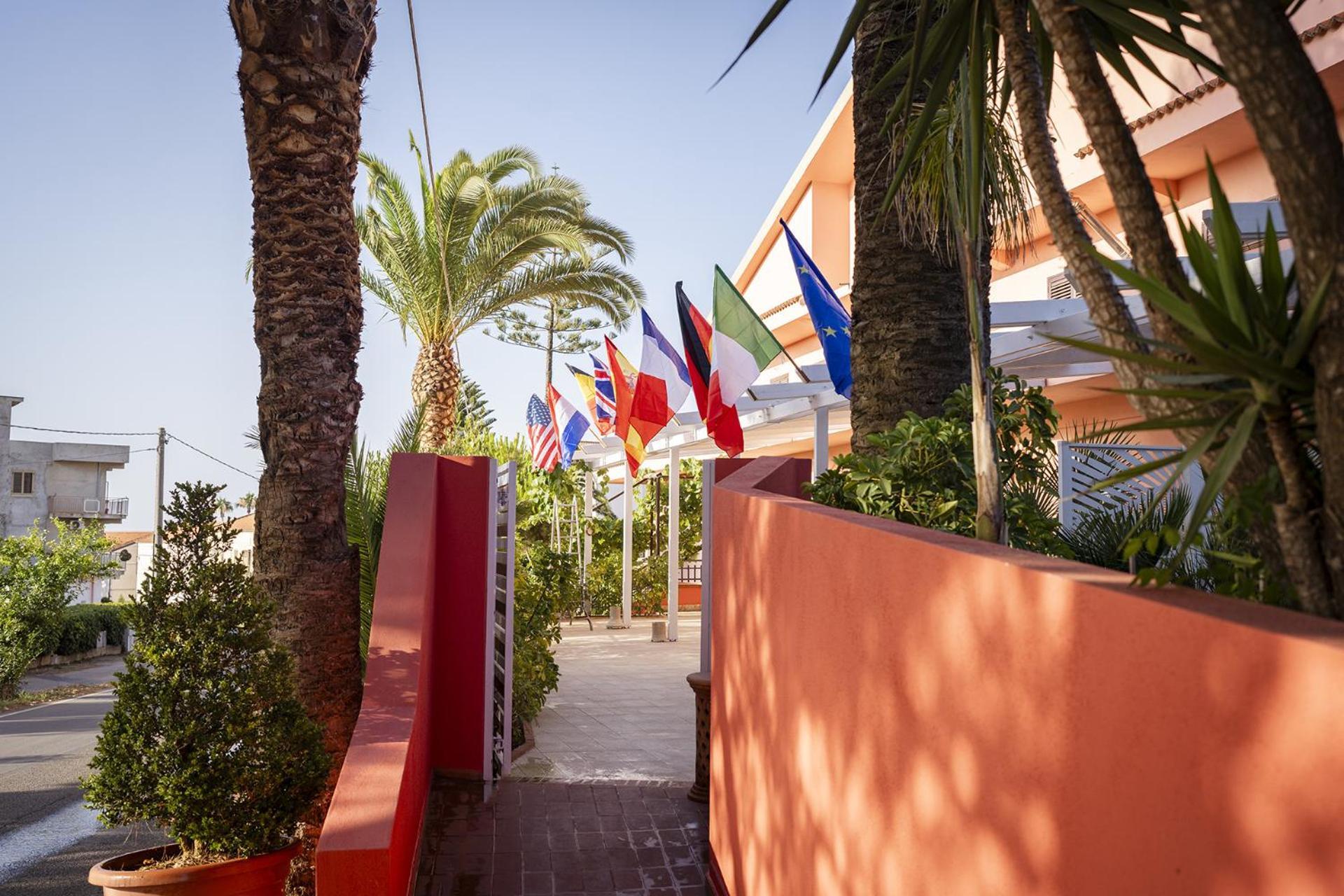Hotel Ristorante Le Rose Briatico Exterior photo
